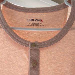 Mens untuckit
